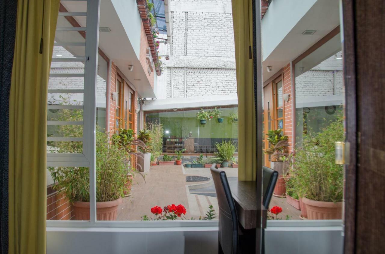 Hotel Shalom Riobamba Exteriör bild